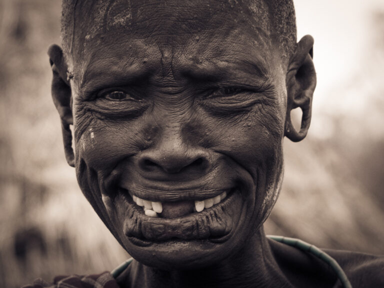 Herdis Halvas-Nielsen - Unhappy-Mursi-woman